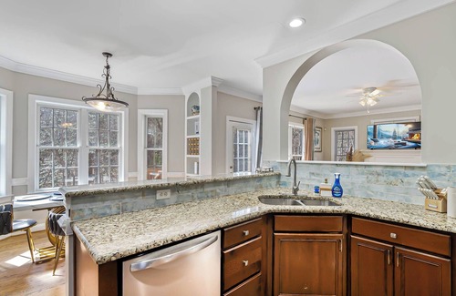 Raleigh House | ~ Casa Monarca ~ Fire Pit, BBQ Grill, Tree house, King Bed