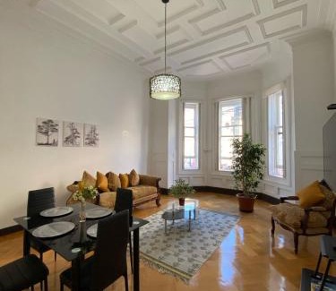 Cerro Alegre Apartment | Casa Montealegre