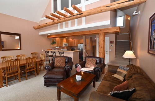 Saddle Ridge House | Casa Moonlight Two - Ideal Rental for Summer Weddings and Trips to Yellowstonen