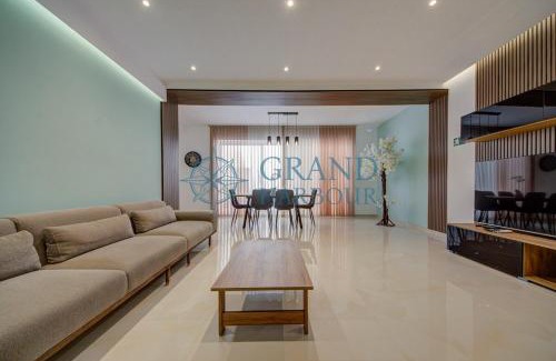 Ghaxaq Apartment | Casa Paradiso in Ghaxaq Private Rooftop Pool