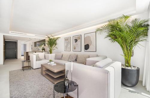 Golden Mile House | Casa Penati - Marbellamar