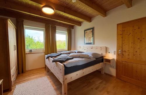 Unterleinleiter House | Casa-Philipp, mediterrane, lichtdurchflutete, stilvolle Ruhe-Oase, ebenerdig, barrierefrei, mit Garten, Terrasse, Grill und Sauna im Naturparadies Fränkische Schweiz