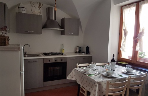 Isolabona House | Casa Pietra, traditional holiday house for 8 people in a typical Italian village
