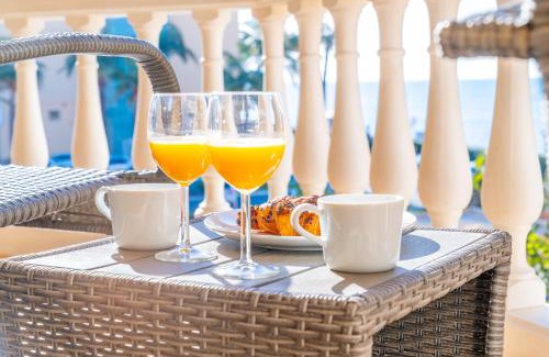 Guadalmar Apartment | Casa Playa Guadalmar, beautiful apartment in front of the sea, wifi, AC, smart TV, Private parking