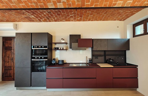 San Martino Alfieri House | Casa Profumi di Barbera 12 (8+4): Infinity Pool and 6 Luxurious Bedrooms