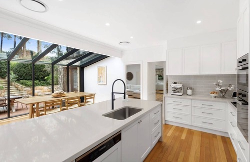 Picketts Valley House | Casa Queenie Summary: