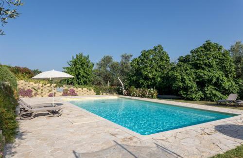 Monte Giberto House | Casa Raffaela, Charming villa with a nice pool