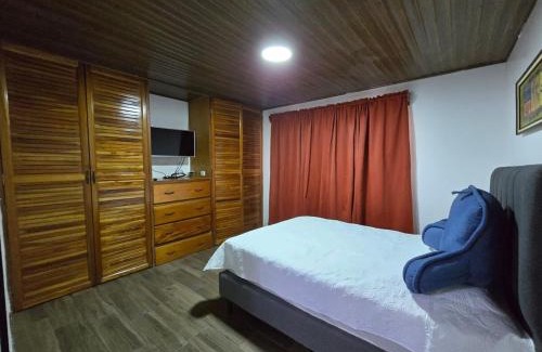 Bolivar House | Casa Rosabella