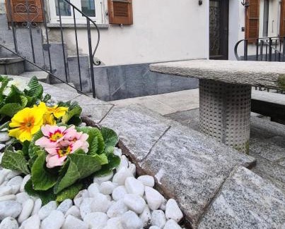 Gordola House | Casa Rosina - Una caramella, nel nucleo, ai piedi della Verzasca-