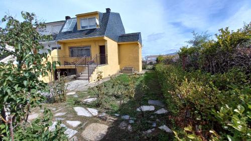 Barco De Avila House | Casa Rural Alameda con chimenea y jardín