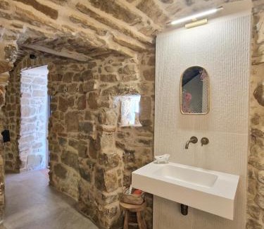 Palou House | Casa Rural Cal Roseto con jacuzzi