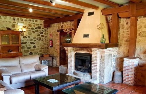 Cuacos de Yuste Cottage | Casa Rural Colmenarejo for 16 people