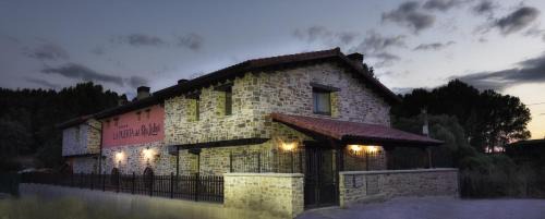San Leonardo de Yague House | Casa Rural La Puerta Del Río Lobos