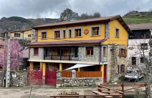 Cremenes House | Casa Rural MONTE ROBLO