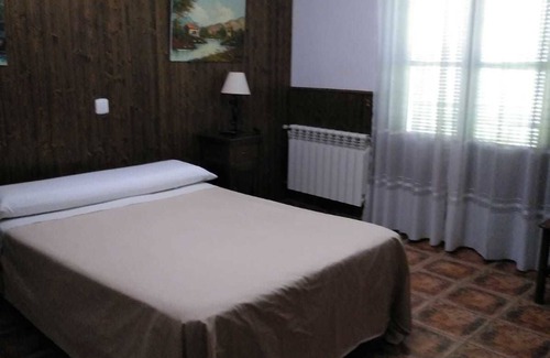 Torrejon El Rubio House | Casa Rural Peña Falcon