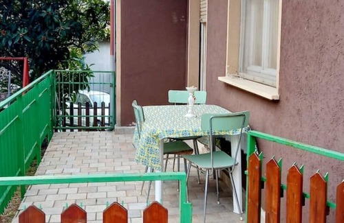 Gualdo Tadino Apartment | Casa San Rocco: Spazioso Appartamento con Giardino