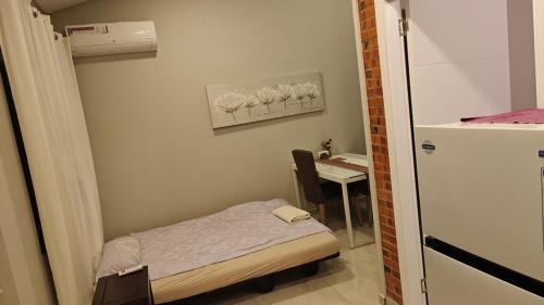Hohenau Apartment | Casa Shalom 2 Room App! Internet! Parking! Sauna! Quiet! Central! Esperanza village!