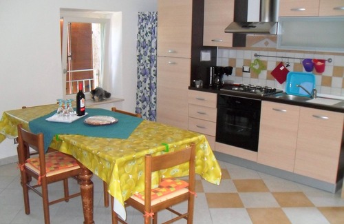 Albisano Apartment | Casa Silvia Charming furnished apartment for 4 pers. Torri del Benaco/Albisano.