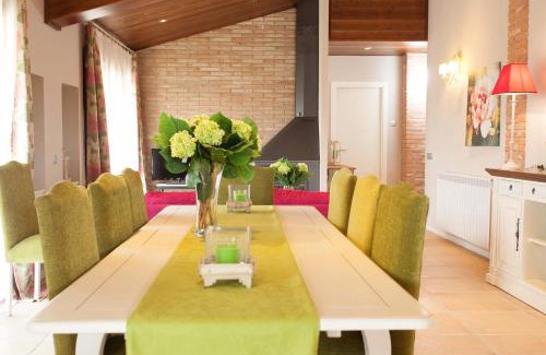 Bassella House | Casa Tapioles