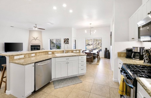 Joshua Tree House | Casa Tortuga - Hot Tub, Fire Pit, Grill & Jtnp! 4 Bedroom Home by RedAwning