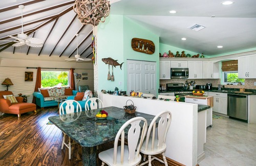 Breakers Villa | Casa Tortuga - private beachfront villa with pool - Call Cayman Villas!