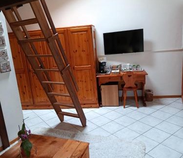 Mezzomerico House | Casa Valletta