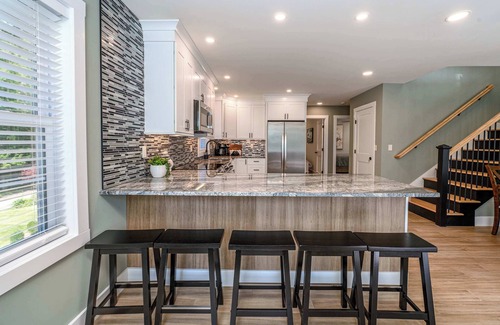 Montville House | Casa Verde 2 | Luxe Lakeside Escape with Kayaks
