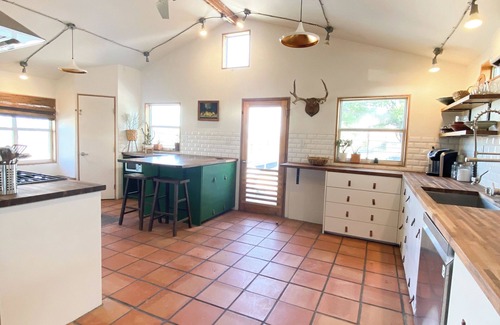 Marfa House | Casa Verde Charming Adobe 3-bedroom 2-bath house with yard in Marfa