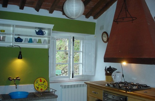 Vellano Apartment | Casa Verde Holiday Apartment an Hour from Florence, Pisa, Lucca and the Coast.
