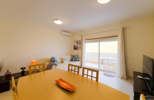 Canada Apartment | Casa Viana T2 by YHA