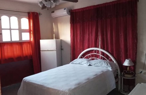 Holguin House | Casa Yunia - Aricochea