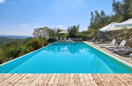 Radda in Chianti Villa | Casale il Gualdo by VacaVilla