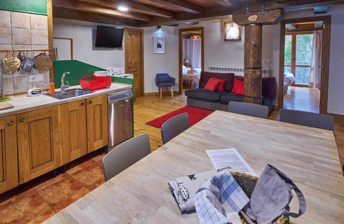 Gracionepel House | Casapirineos Apartamentos