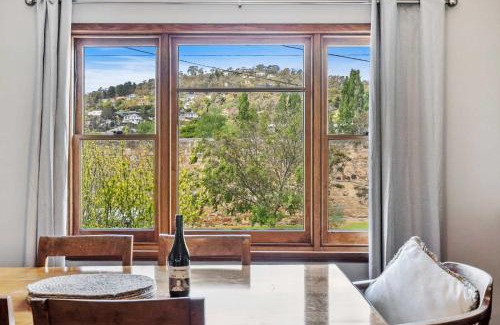 South Hobart House | Cascade Cottage adjoining World Heritage Site