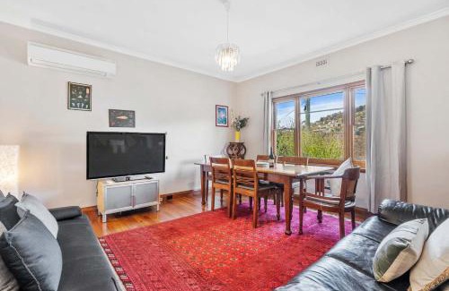 South Hobart House | Cascade Cottage adjoining World Heritage Site