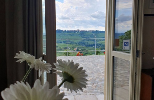 Monforte d'Alba House | Cascina Bricco San Pietro room Alman