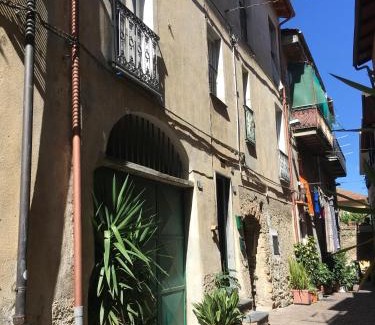Villanova d'Albenga Apartment | Case Rossa e Blu