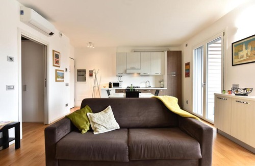 Cernusco sul Naviglio Apartment | CaseOspitali - Casa Kikka, elegante appartamento con balcone in nuovo condominio per 4
