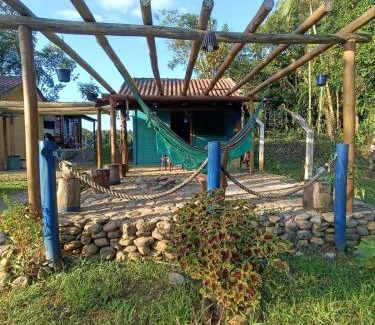 Morretes Ski Chalet | Casinhas do Rio - Casinha Azul na Floresta