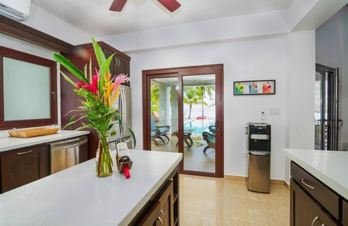 Plantation Villa | Castaway Villa - 4 Bedroom Beachfront Villa