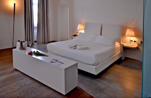 Montaldo Torinese Hotel | Castello di Montaldo Torino