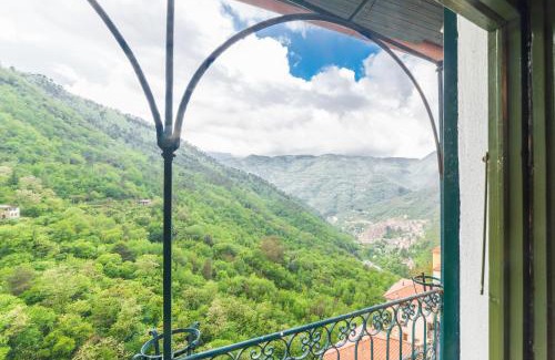 Castel Vittorio Apartment | Castelvittorio Medieval Getaway! Roomy Apartment