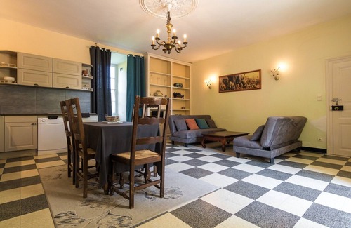 Chalais Apartment | Castle Apartment in Chaleix by Forest