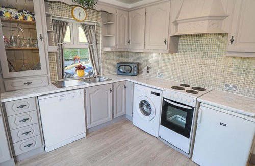 Clifden Cottage | CASTLE DEMESNE HOUSE, family friendly in Clifden, County Galway