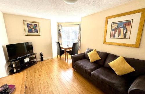 Paisley Apartment | Castle Gait, Paisley