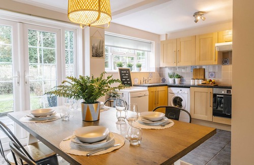 Warwick Town Centre House | Castle Gate - Central Location with Large Living Space