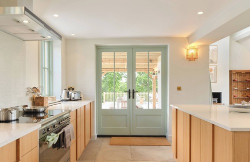 Crowborough Cottage | CASTLE HILL COTTAGE, character holiday cottage in Crowborough