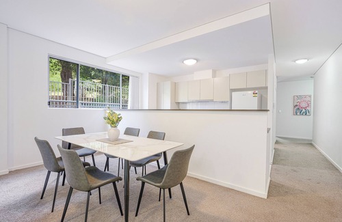 Castle Hill House | Castle HIll Sweet Modern 3BR Apt with 2 Parking
