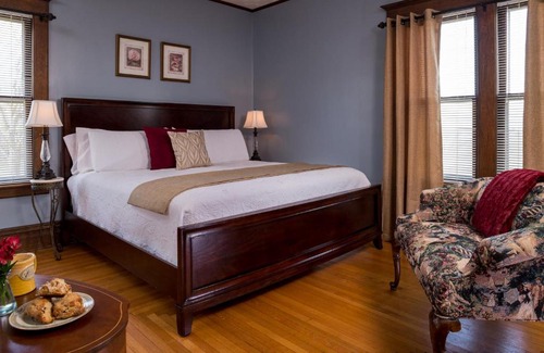 Allegan Bed & Breakfast | Castle in the Country Bed & Breakfast Inn