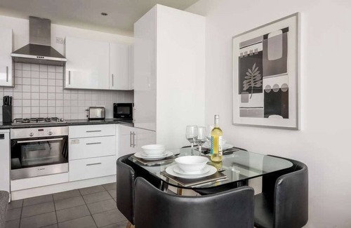 Poole Apartment | Castle Lanes - Minutes from Poole Quay